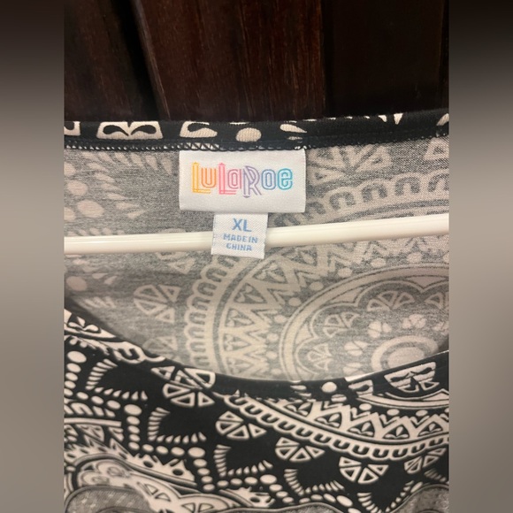NWOT LuLaRoe ‘LYNNAE’ XL Black & White Mandala Top - Picture 2 of 8